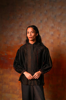  Single Pleat Emb Shirt Black