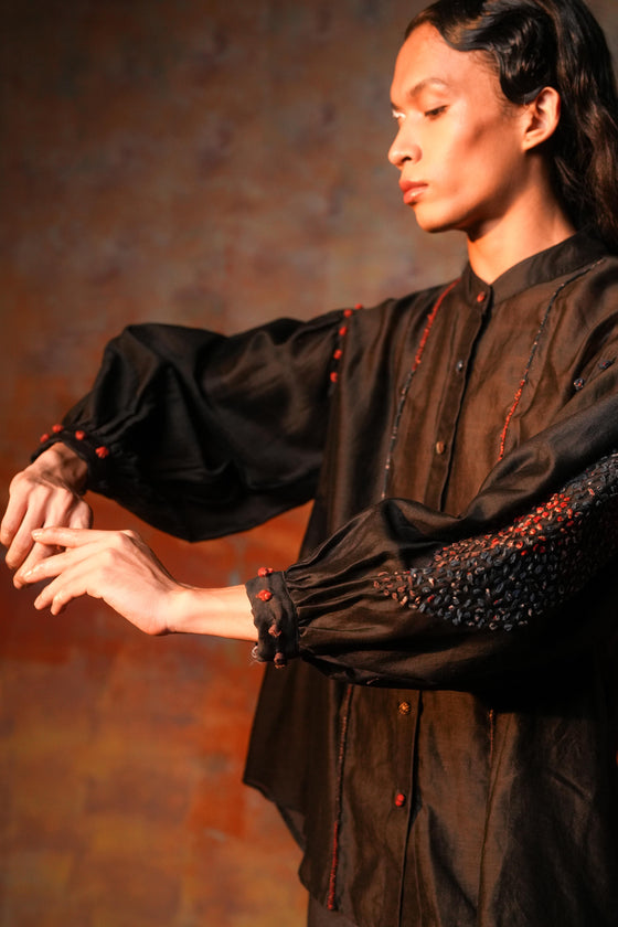 Single Pleat Emb Shirt Black