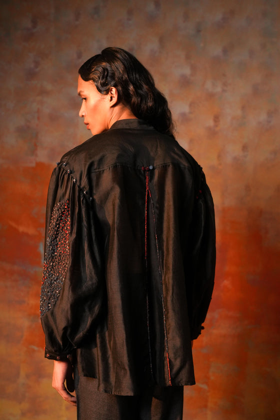 Single Pleat Emb Shirt Black